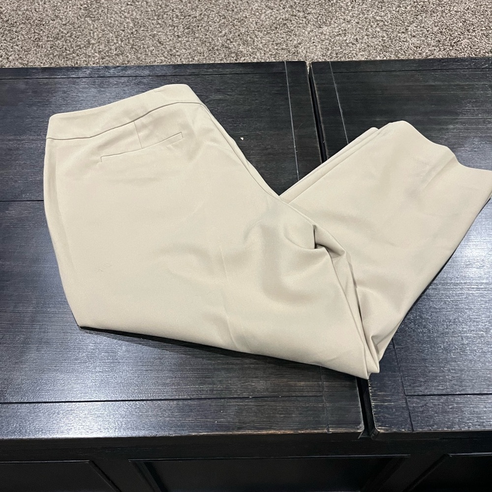 Kaki Capri Slacks